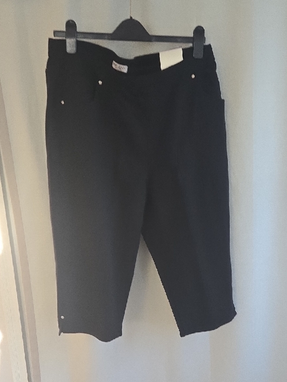 Catherines Black Capri Pants with Elastic Waist - Picture 3 of 11